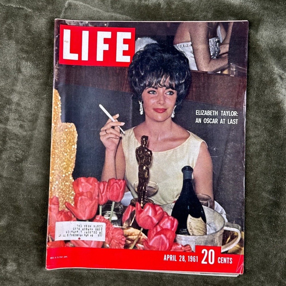 Vintage LIFE Magazine April 28 1961 Elizabeth Taylor Oscar Cover Lucky Strike Ad